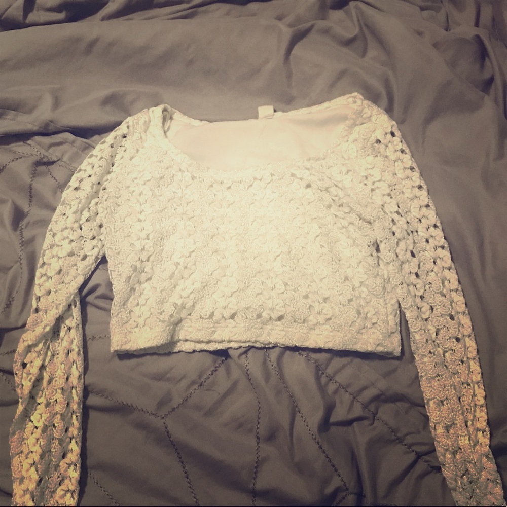 White long sleeve crop top